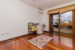 Image 30 - 275952