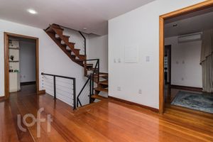 Image 38 - 275952