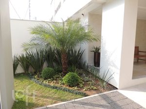 Image 17 - 276305