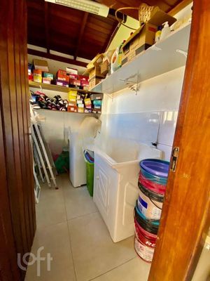 Image 25 - 276372