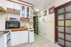 Image 25 - 276611