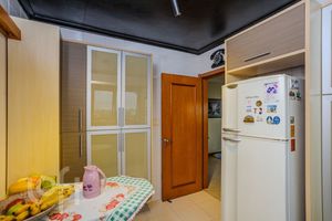 Image 13 - 277000