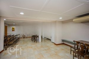 Image 40 - 277000