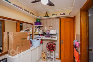 Image 30 - 277000