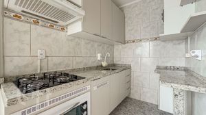 Image 13 - 278200