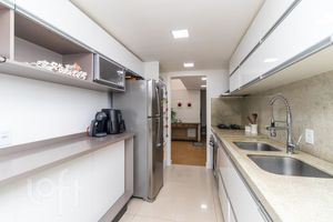 Image 30 - 279006