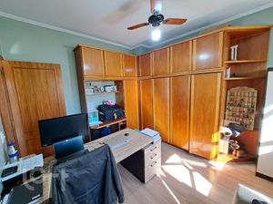 Image 33 - 282056