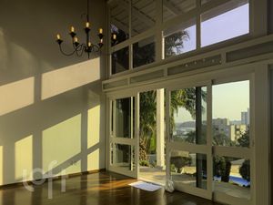 Image 17 - 282749
