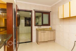 Image 14 - 284218