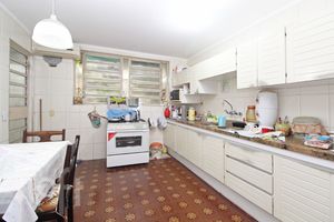 Image 11 - 284255