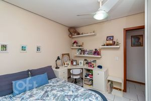 Image 15 - 284840
