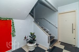 Image 18 - 285300