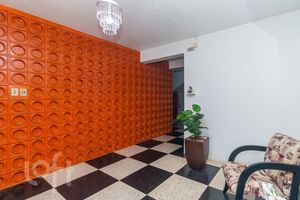 Image 19 - 285300