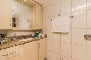 Image 20 - 285923