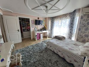 Image 17 - 286098