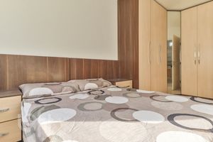 Image 19 - 286353