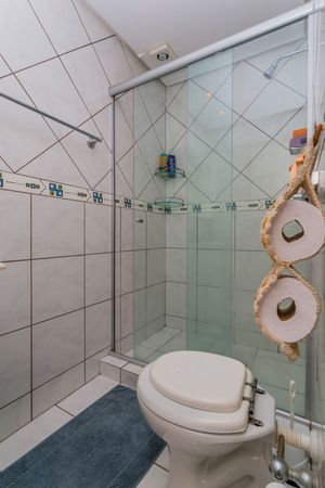 Image 19 - 288130