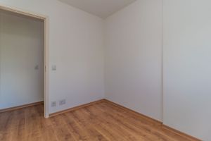 Image 14 - 288537