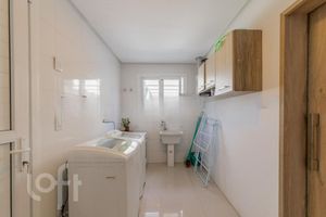 Image 23 - 294215