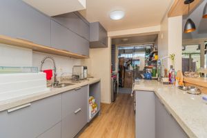 Image 19 - 294249