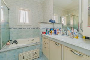 Image 20 - 294678