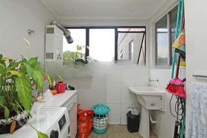 Image 8 - 295327
