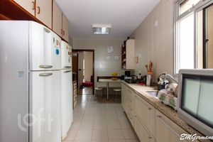 Image 25 - 295460