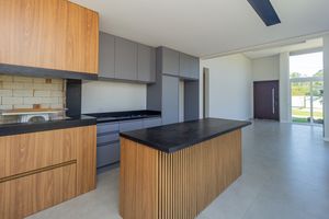 Image 3 - 295672
