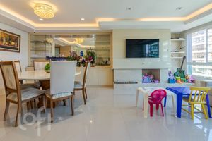 Image 4 - 295917