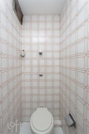 Image 17 - 295944