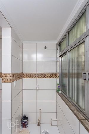 Image 13 - 295944