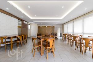Image 37 - 295992
