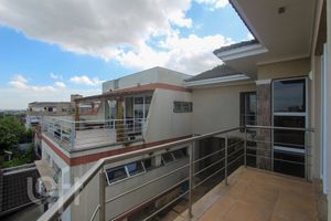 Image 19 - 296058
