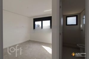 Image 4 - 296352
