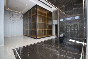 Image 35 - 297000