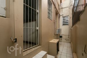 Image 22 - 297501