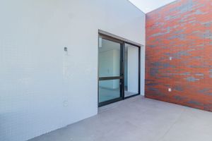 Image 31 - 297544