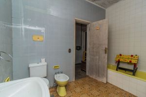 Image 20 - 297565