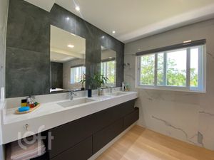Image 14 - 297782