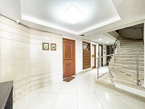 Image 18 - 298039