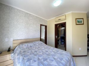 Image 19 - 298328