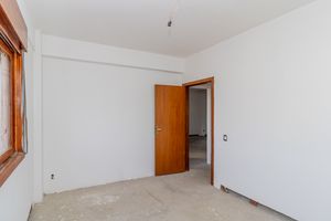 Image 19 - 298439