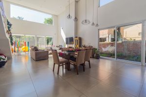 Image 1 - 298595
