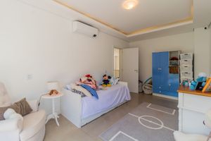 Image 30 - 298595