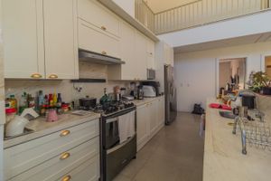 Image 46 - 298595