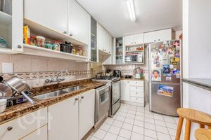 Image 11 - 299399