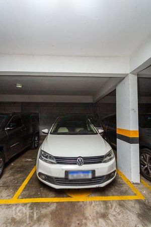 Image 29 - 299555