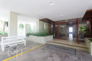 Image 17 - 299876