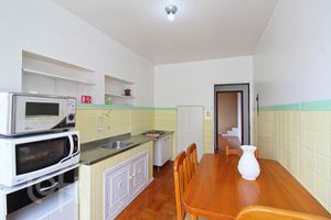 Image 22 - 299882