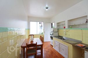 Image 21 - 299882